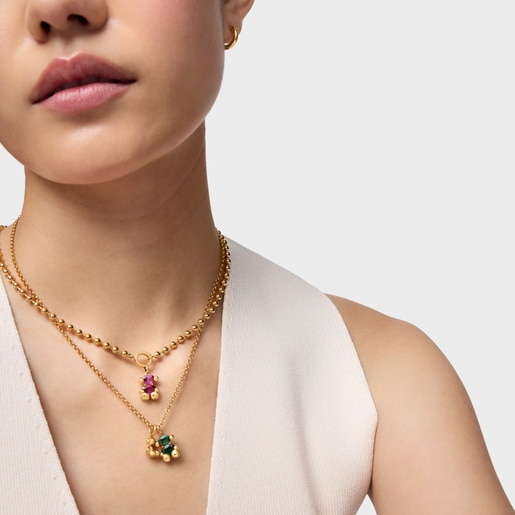 Colgante pequeño motivo oso con baño de oro 18 kt sobre plata y esmeralda creada en laboratorio Color Bear LGG