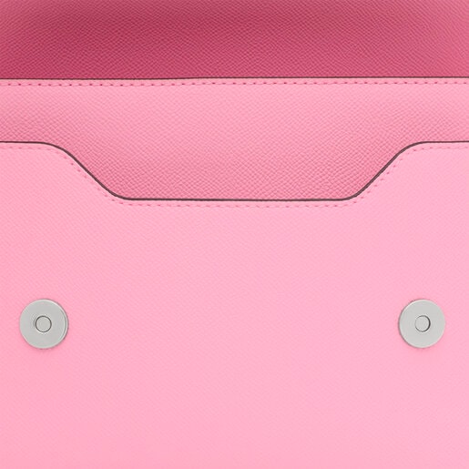 حقيبة La Rue New Audree متوسطة الحجم من TOUS بحزام يلتف حوال الجسم باللون الوردي