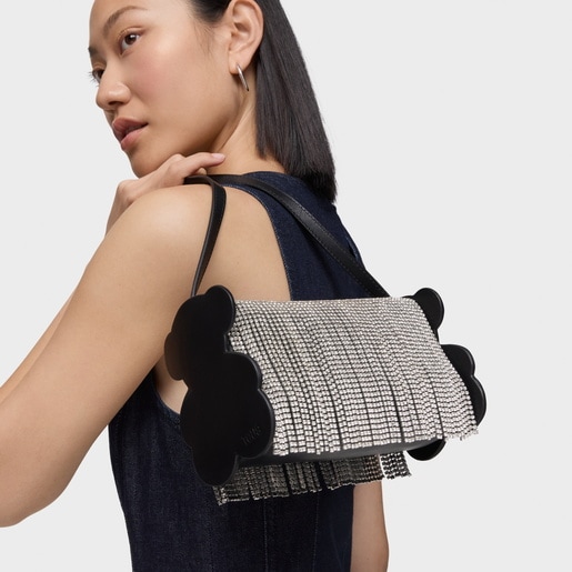 حقيبة كتف باللونين الأبيض والأسود من التشكيلة TOUS Salsi