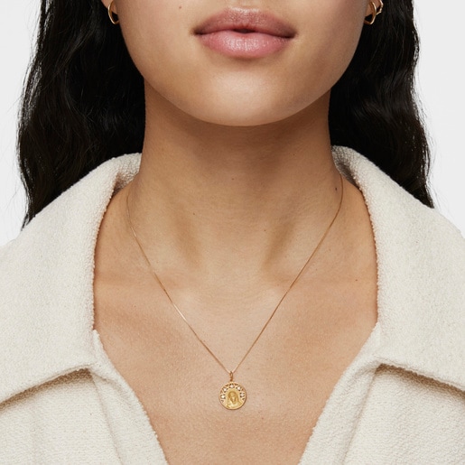 Medalla virgen de oro con brillantes Tamara Falcó X TOUS