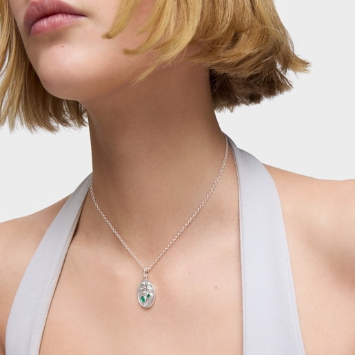 Silver Medallion pendant with green chalcedony Daisy