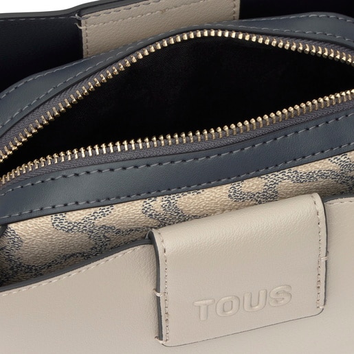 حقيبة واسعة صغيرة الحجم باللون الرمادي الداكن من تشكيلة TOUS Kaos Icon