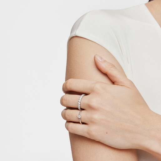 Platinum solitaire Ring with pear-cut, lab-grown diamond Les Classiques LGD