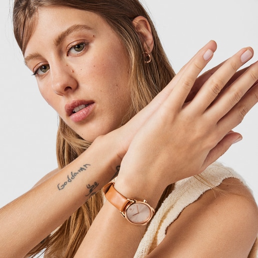 Стальные часы Dai с розовым ионным напылением и коричневым кожаным ремешком