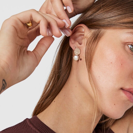 Золотые серьги Nenufar с бриллиантами и жемчугом