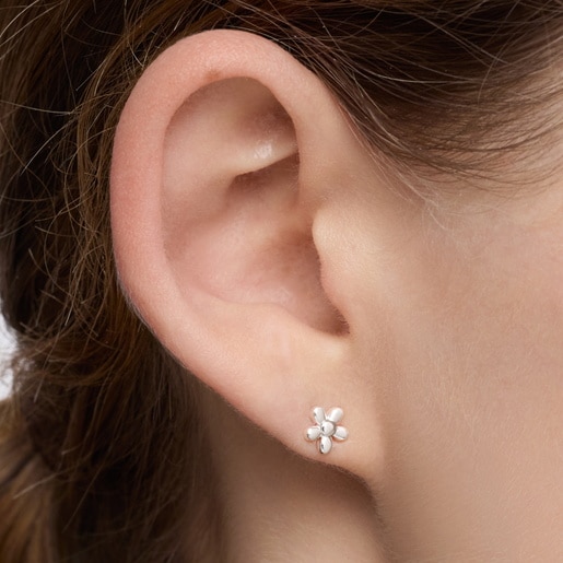 シルバーのフラワーピアス TOUS Motif