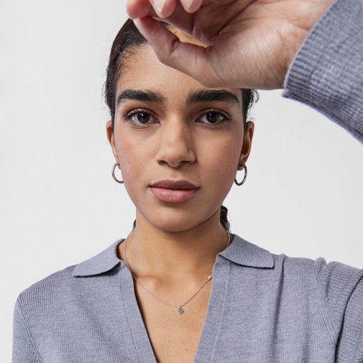 שרשרת TOUS New Motif מכסף עם עיטור פרח מכרום דיופסייד ופנינה