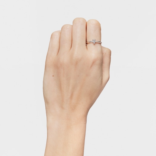 Platinum solitaire Ring with pear-cut, lab-grown diamond Les Classiques LGD