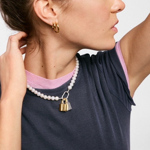 قلادة على شكل دبدوب مُرصّعة بحلية على شكل قفل بدَرجتَي لون مقاس 26 مم من تشكيلة TOUS Unlock