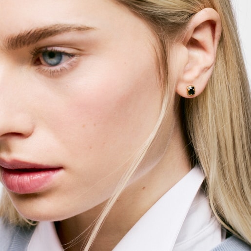 18ktゴールドコーティング・シルバーに、オニキスベアを添えた6 mm大のピアス TOUS Icon Color