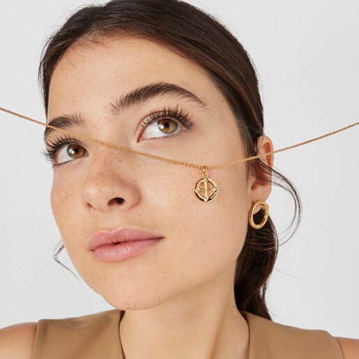 Medalla cruz con baño de oro 18 kt sobre plata Tamara Falcó X TOUS