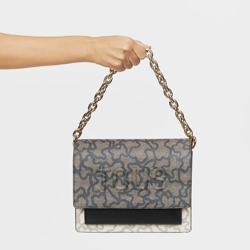 حقيبة Audree متوسطة الحجم بسلسلة ذات حزام يلتف حول الجسم باللونين البيج والأسود من تشكيلة Kaos Icon