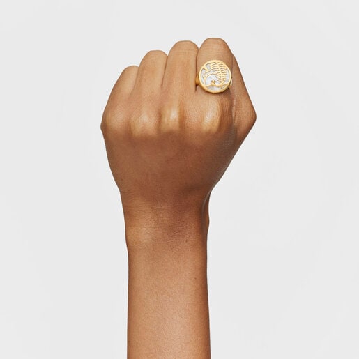 Yunque Openwork Signet ring with 18 kt gold plating over silver and mother-of-pearl