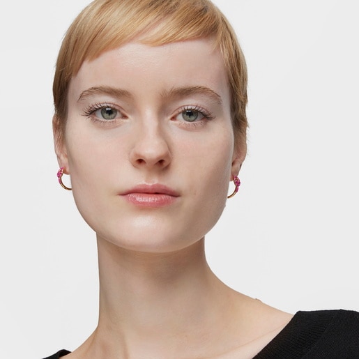 Short Hoop earrings with 18kt gold plating over silver and fuchsia-colored motif TOUS MANIFESTO