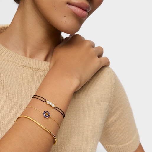 Gold Bracelet with cultured pearls and black nylon Daisy