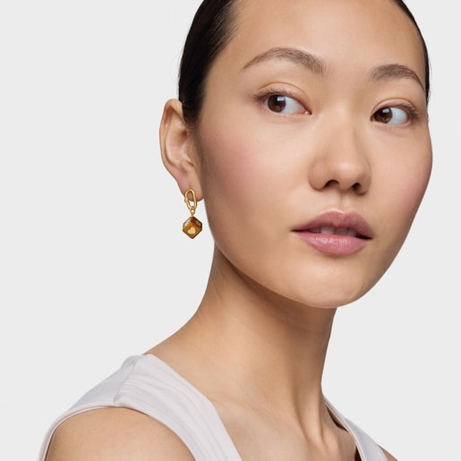 14kt gold Pendant with tiger’s eye Cube