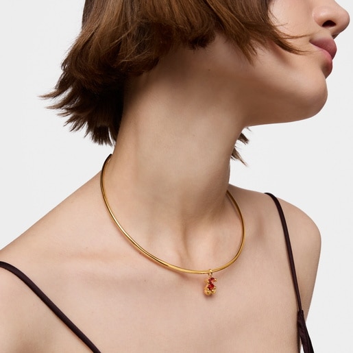 תליון Color Bear LGG קטן מכסף בציפוי זהב 18 קראט עם מוטיב דובון בשילוב אבן ספיר מעבדה כתומה