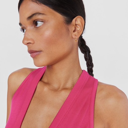 オレンジのフラワーをあしらったゴールドコーティング シルバーのフープピアス Gregal