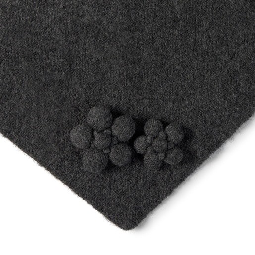 وشاح مثلث الشكل باللون الرمادي الداكن من التشكيلة TOUS Daisy