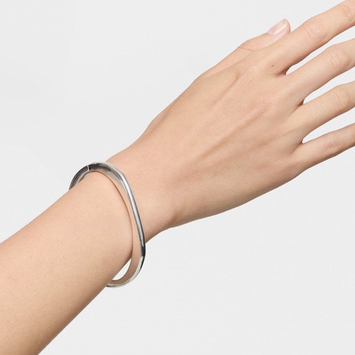 Silver closed Bangle Line