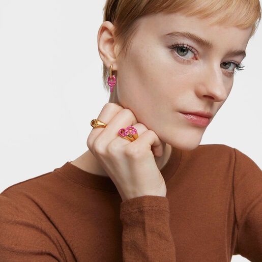 Signet ring with 18kt gold plating over silver and fuchsia-colored enamel TOUS MANIFESTO