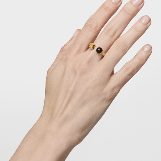 טבעת פתוחה Icon Mesh מפלדה בצבע מוזהב בשילוב אבן אוניקס