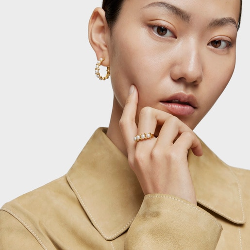 Medium Ring with 18kt gold plating over silver and cultured pearls Gloss