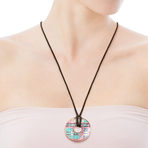 Collar Tartan disco con baño de oro rosa de 18 kt sobre plata con Nácar y Cuero marrón