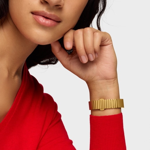 ساعة ذكية بسوار من الصُلب ذهبي اللون مرصعة بأحجار الزركونيا من تشكيلة TOUS S-CONNECT