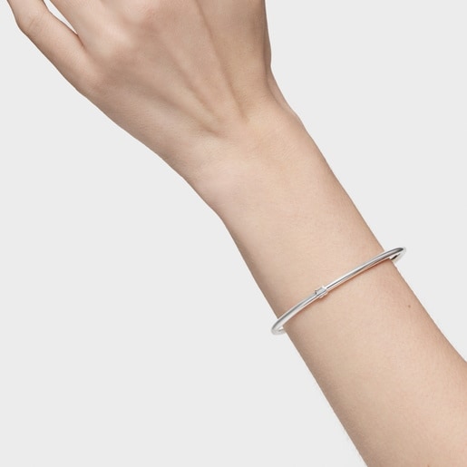 Silver closed Bangle Hold