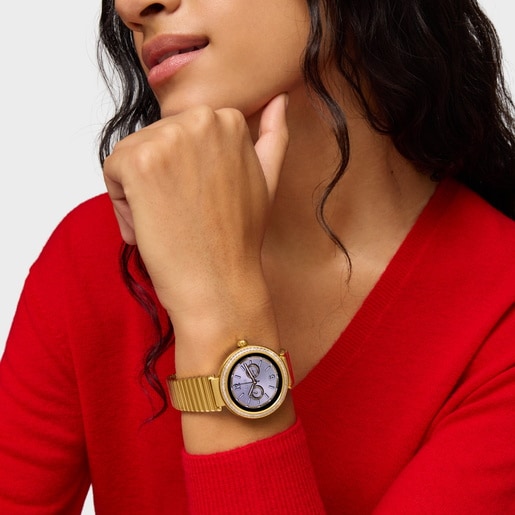 ساعة ذكية بسوار من الصُلب ذهبي اللون مرصعة بأحجار الزركونيا من تشكيلة TOUS S-CONNECT