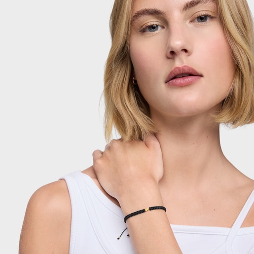 Pulsera oso con baño de oro 18 kt sobre plata y nylon negro TOUS Motivos