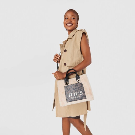 תיק נשיאה Amaya Kaos Icon בינוני בצבע בז' עם פרווה