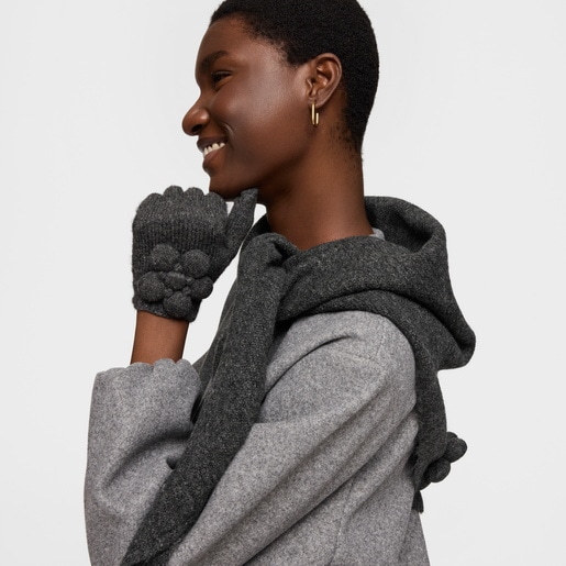 وشاح مثلث الشكل باللون الرمادي الداكن من التشكيلة TOUS Daisy