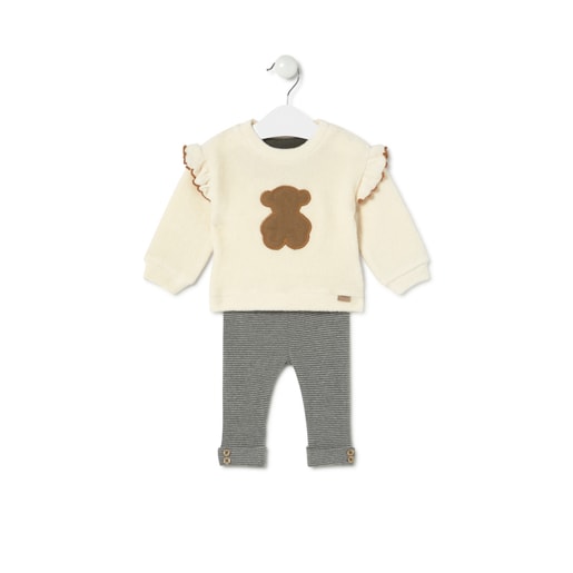 Girls outfit in Garnet pink