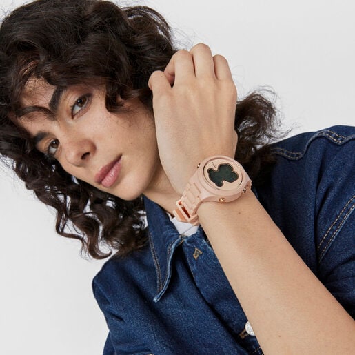 ヌードカラーのシリコン製ストラップがついたポリカーボネート製腕時計 D-Bear