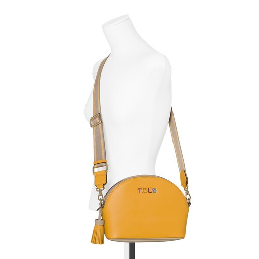 حقيبة New Essence متوسطة الحجم باللونين الأصفر المستردة والرمادي الداكن وحزام يلتف حول الجسم