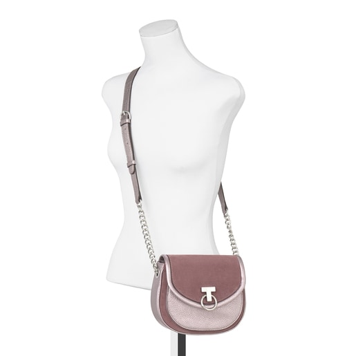حقيبة T Hold Chain ذات حزام يلتف حول الجسم من الجلد باللون البني/الفضي