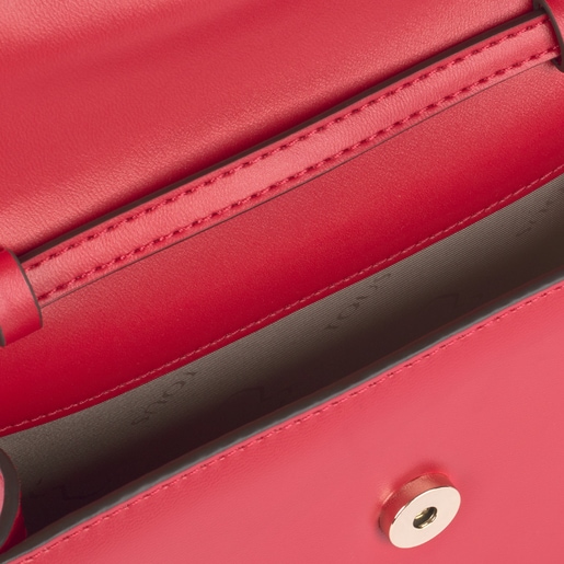 حقيبة Hold الجديدة صغيرة الحجم باللون الأحمر ذات حزام يلتف حول الجسم