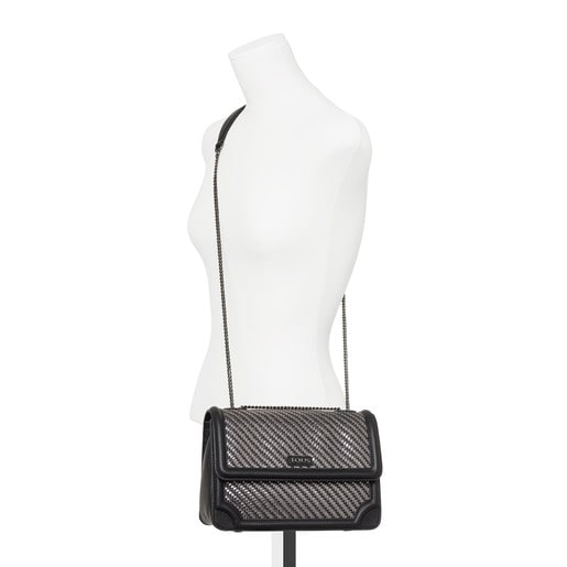 حقيبة Obraian مضفرة متوسطة الحجم بحزام يلتف حول الجسم باللونين الأسود والفضي