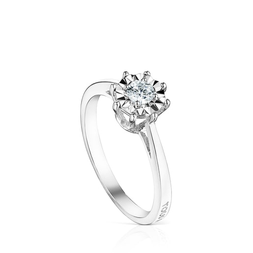 White gold Les Classiques Ring with large Diamond rosette. 0,20ct