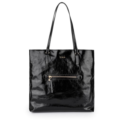 Duża torba na zakupy z kolekcji Tulia Crack wykonana z czarnej skóry.