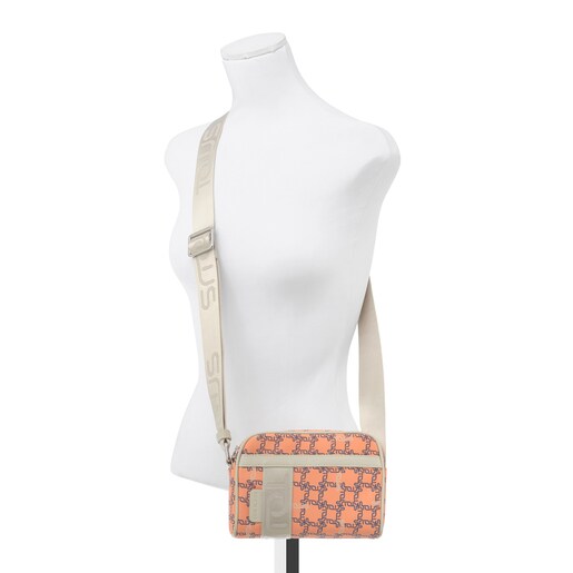 حقيبة TOUS Logogram صغيرة ذات حزام يلتف حول الجسم باللونين البرتقالي والبيج