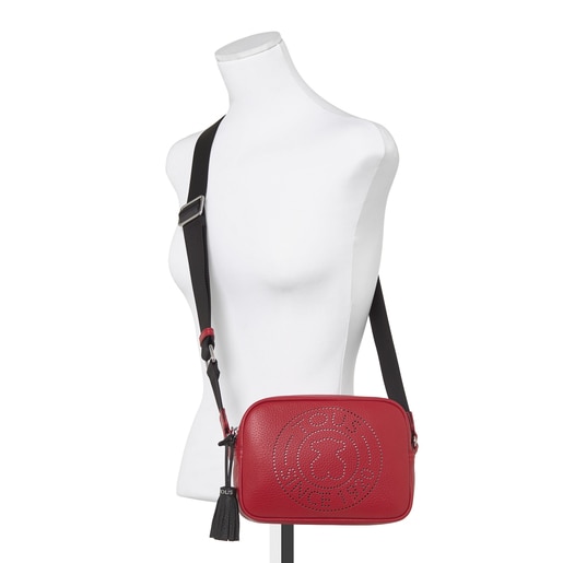 حقيبة Leissa صغيرة بحزام يلتف حول الجسم من الجلد باللون الأحمر