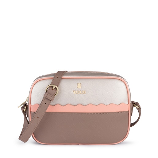 حقيبة Carlata بحزام يلتف حول الجسم باللون الفضي واللون الوردي