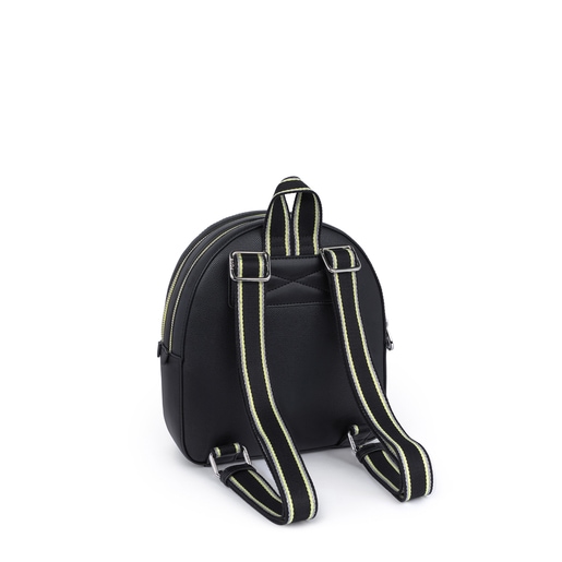 Czarny plecak z kolekcji New Essence