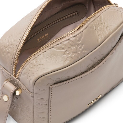 حقيبة Mossaic جلدية بحزام يلتف حول الجسم متوسطة الحجم باللون الرمادي الداكن